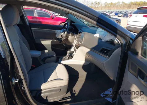 2020 Hyundai Elantra Value Edition z USA, uszkodzony, nr VIN 5NPD84LF9LH519041